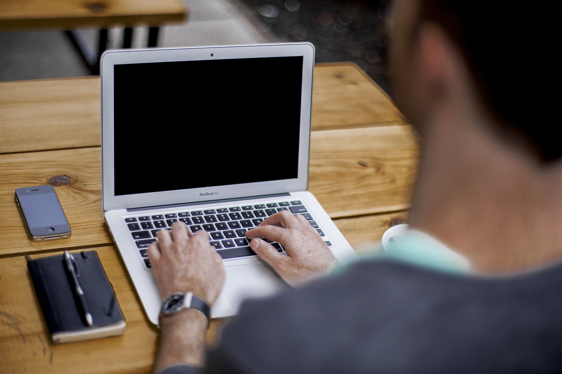 2018.1108 Computer typing Person using a laptop
